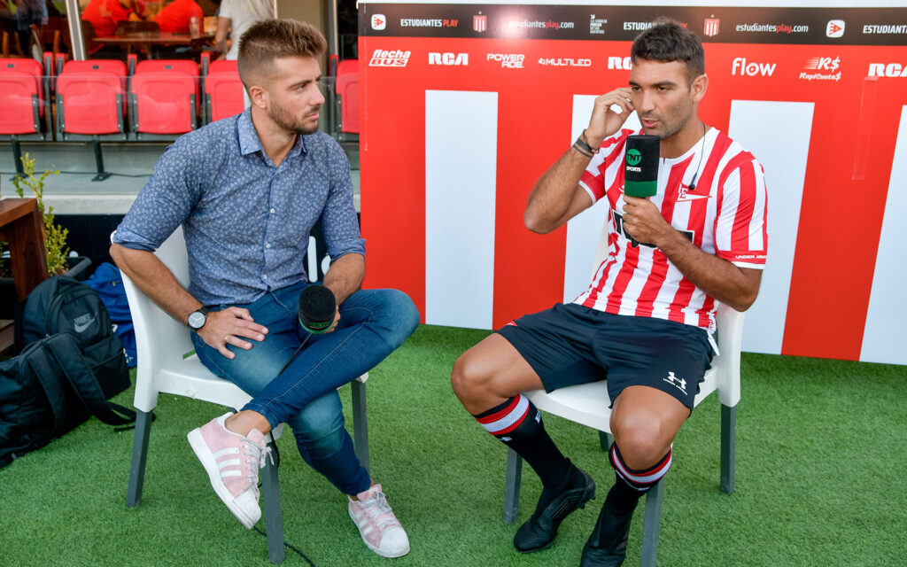 Get Estudiantes De La Plata Hinchada En Uno Gif