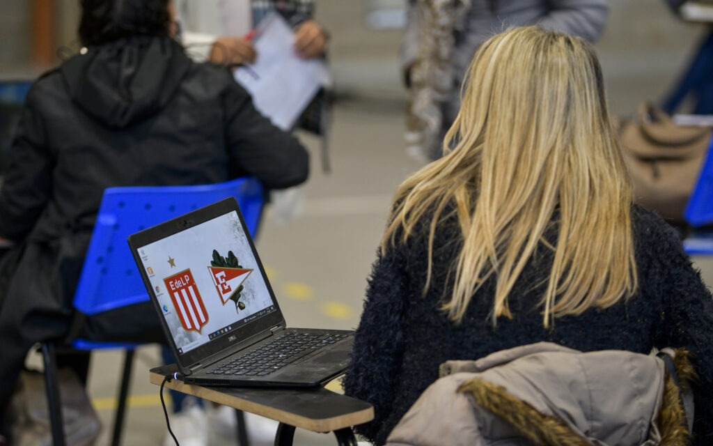 Comenzó el curso de Office para empleados del club ...